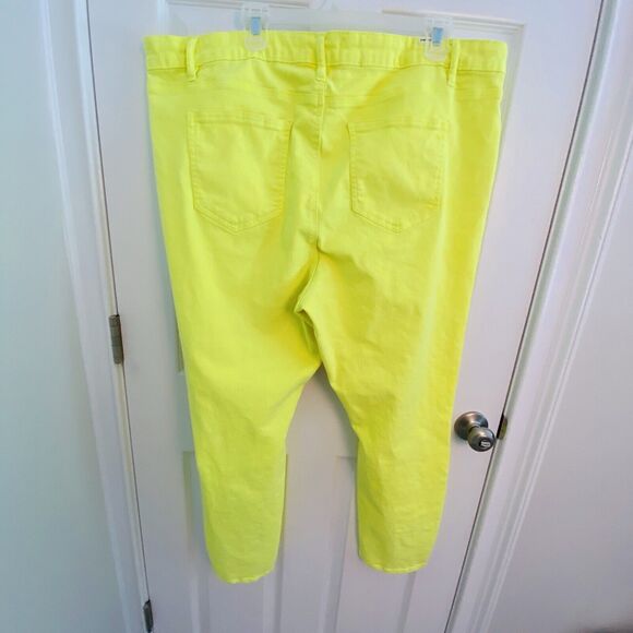 Almost Famous Jeans Women’s Size 22 Neon Yellow Ripped Distressed - Picture 3 of 6